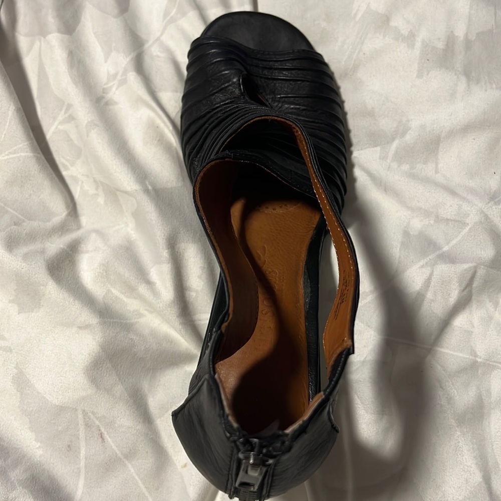 Gentle soul black open toe heel like new